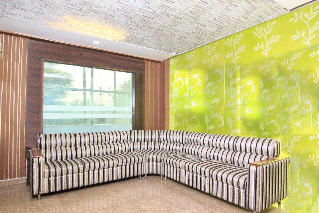 Collection O 4731 Hotel Surya Continental Лакхнау Экстерьер фото